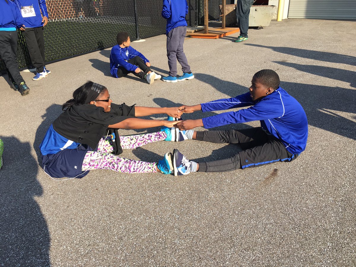 DickensTigers's tweet photo. Tigers last practice race before the 10k next week. Today it is beautiful day for the Race to the Max 5k!@DickensTigers @WRTCKids https://t.co/ctC6U0KnVj