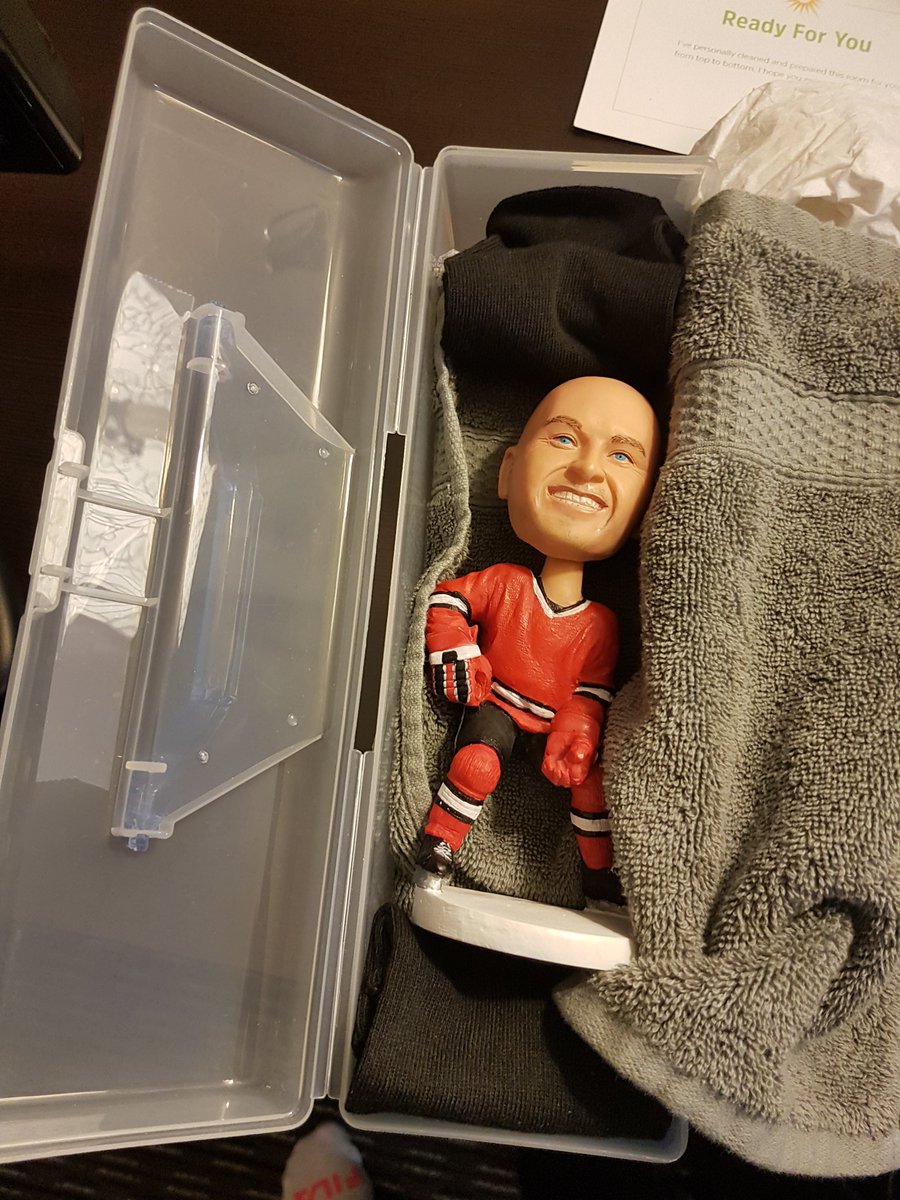 BobbleheadJeans's tweet image. Can you believe they left me behind today? Something about it raining #Iamnotsugar #missthedesk #nobobbleheadleftbehind