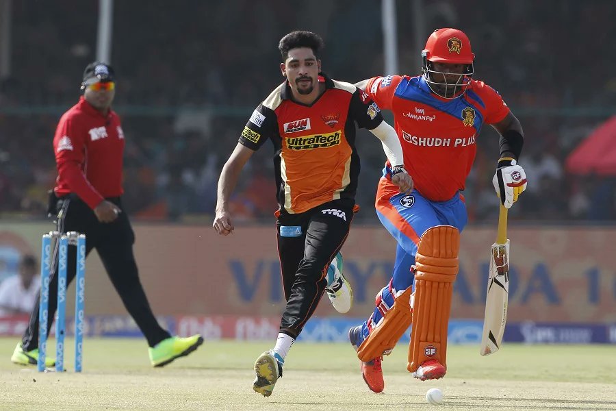 TheYorkerBall's tweet photo. Gujarat Lions 154-10 in 20 overs 

Siraz : 4/32
Rashid : 3/34
Bhuvi : 2/25

From 111-0 to 154-10 (7 bowled) #GLvDD #IPL https://t.co/NiKTZej3OO