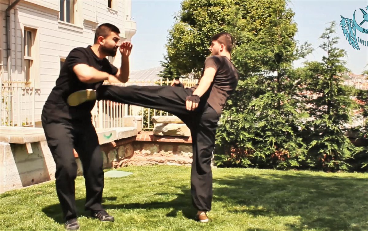 ssakademi's tweet photo. Youtube Linki: https://t.co/7j0fFB3Dzv
#ssakademi #SavunmaSanatları #SokakDövüşü #SavunmaSanatları
#StreetFighting #MartialArts #Middlekicks https://t.co/vZcdQGPMPX