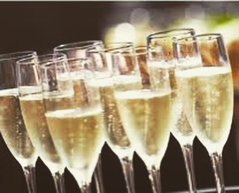 perk_coffeeshop's tweet image. @perkcoffee tonight's first indulgence evening. Treatments, products, tasty canapés, wine &amp;amp; prosecco @L4GSWHerts @Absolutehb1