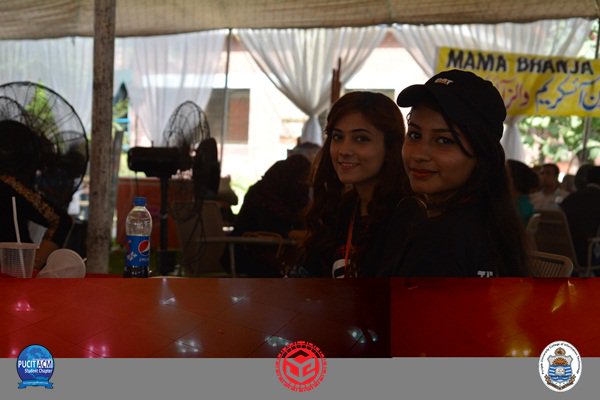 PUCIT_ACM's tweet photo. SoftExpo'17's successfully gained 6000+ audience. The determination of Pakistan's youth hints that a technological revolution is up ahead. https://t.co/FWBJNZVv5I