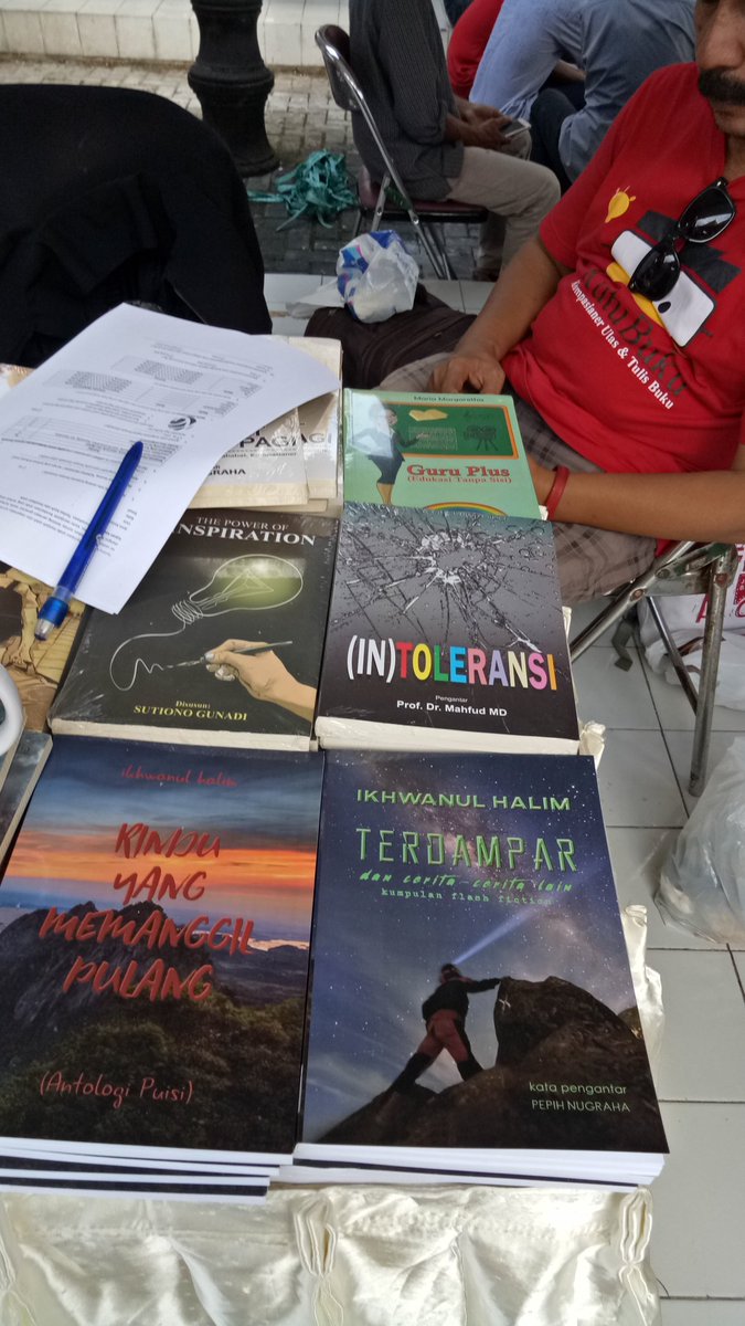 RatnaDewi76's tweet photo. Buku2 hasil karya penulis2 Kutu Buku 
#ICDjogja dan  #Inspiraksi https://t.co/1DzeP4LLVM