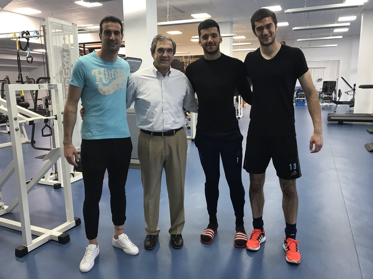 gerorulli's tweet photo. Somos unos privilegiados de poder defender su arco Luis! Un placer haberlo conocido 🔵⚪️🔵 #LuisArconada @Tonit30 #Barda https://t.co/debIEJWO8m