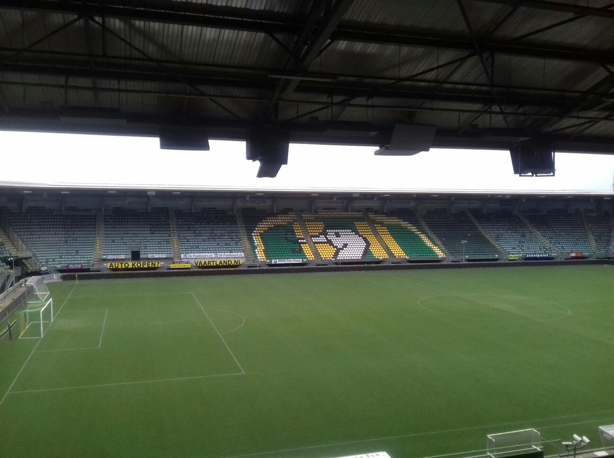 martinvanw1's tweet photo. Bewoners @FlorenceZorg erbij laatste @eredivisie @ADODenHaag #ADOexe #onzetrots #zinin @SamenDV @alzheimernl @Edwin_van_S @OmroepWestSport https://t.co/R2YoPg6ViH