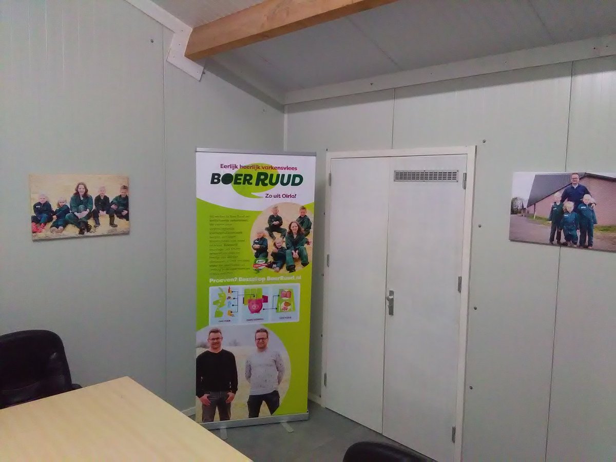 RuudDijck's tweet photo. Kermis bbq in Oirlo met vlees van #boerruud.nl 
Weergoden zijn ons goed gezind, verwacht @Ruud_Zanders zijn kans grijpt op een varkenslapje https://t.co/CRzFs1Bgbm