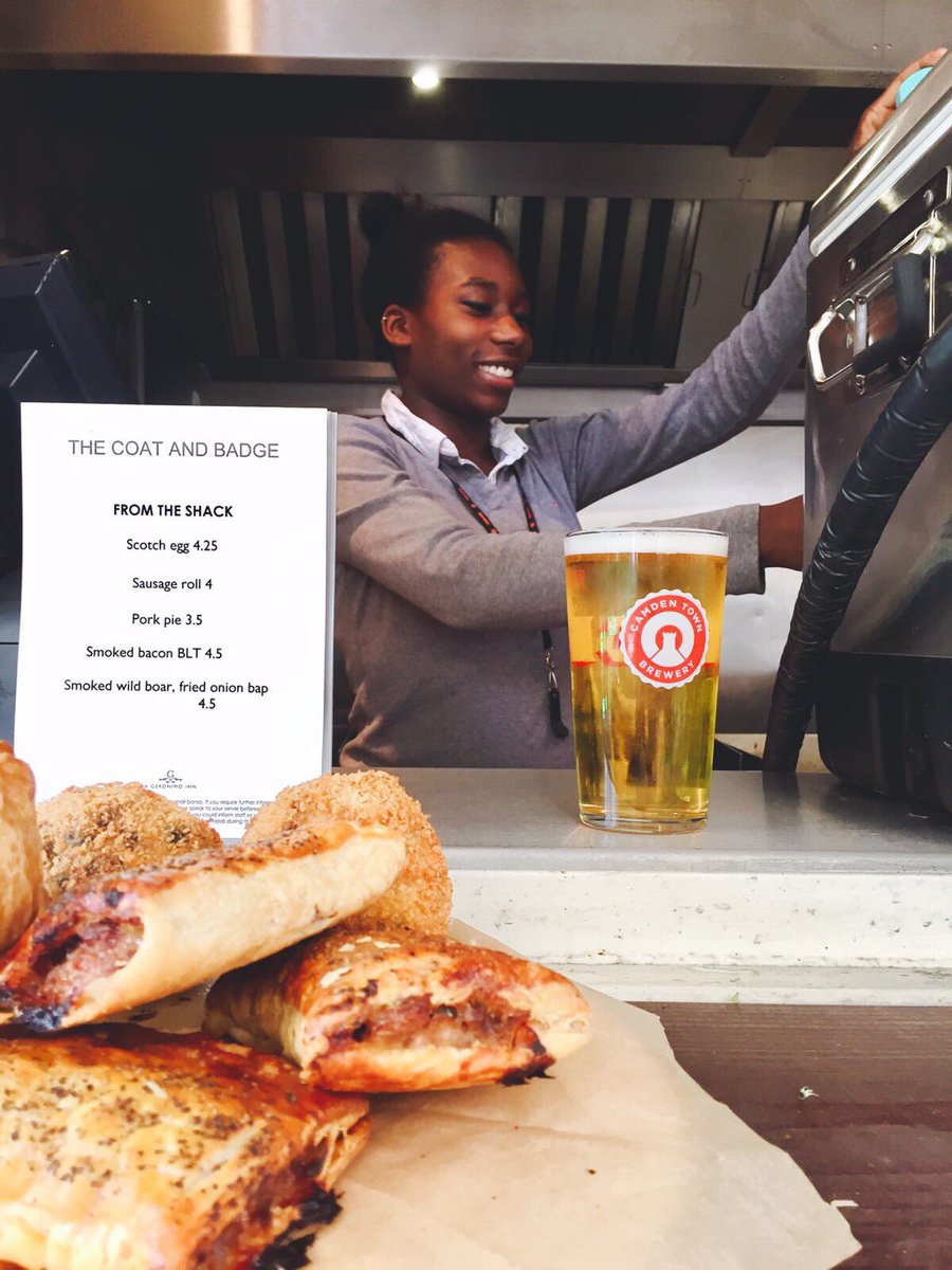 CoatandBadgeSW's tweet photo. Lovely Taveena will spoil you with cold beer, hot food and dazzling smile #camdenhells #camdenpale #bbqshack https://t.co/BmiQex4UBC
