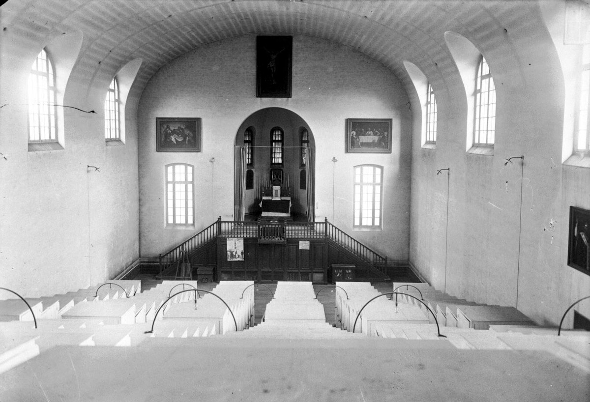 loouisfernandes's tweet image. La Chapelle cellulaire de la prison de Fresnes vers 1900