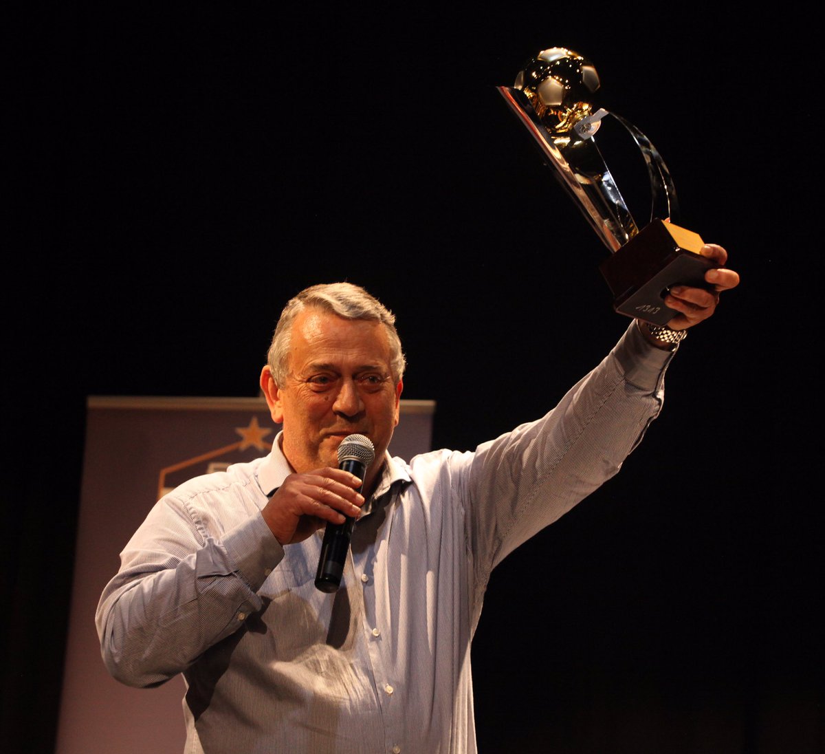 District93foot's tweet photo. #BallonDor du @District93foot pour Mr Rodech très ému au côté du président du @District93foot  @LudovicToro et merci pour son accueil https://t.co/RMUxRsJcIk