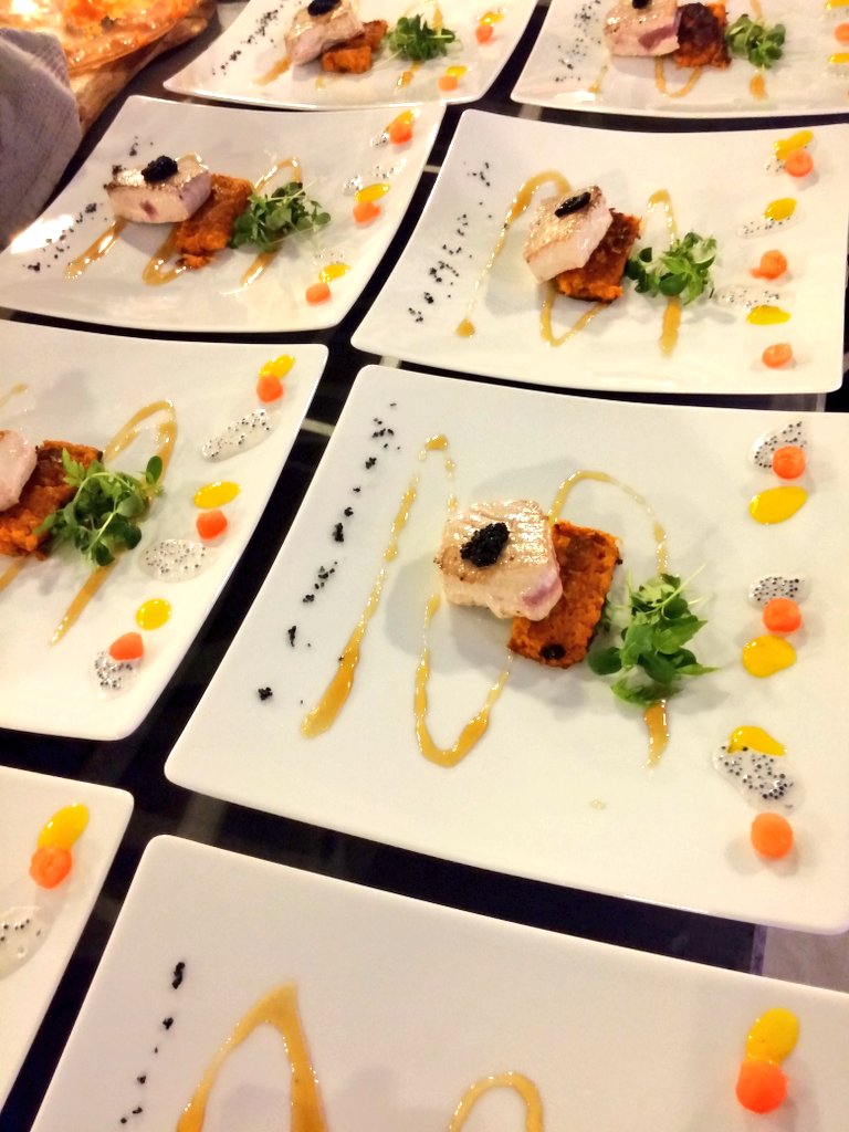 Cook_in_Action's tweet photo. Und hier war ich letzten Freitag kochen. Ein Firmen-Event in einer klasse #Koch-Location in Lünen 👍
#Mietkoch #CookinAction https://t.co/cJ8t9WLpeM