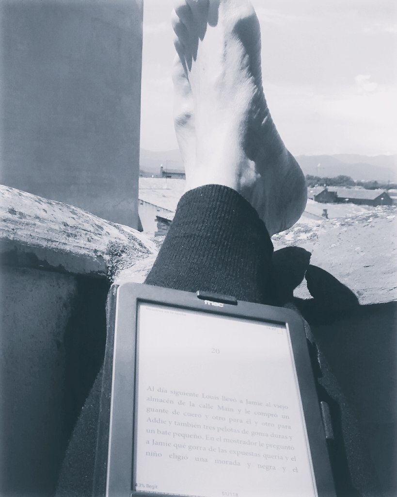 AlfdeVe's tweet photo. #NosotrosEnLaNoche de #KentHaruf és la delícia de llibre que estic gaudint right now!! #FatsBooks #BeReader #ItsTimeToRead 📖 https://t.co/Qvyim1Mur3