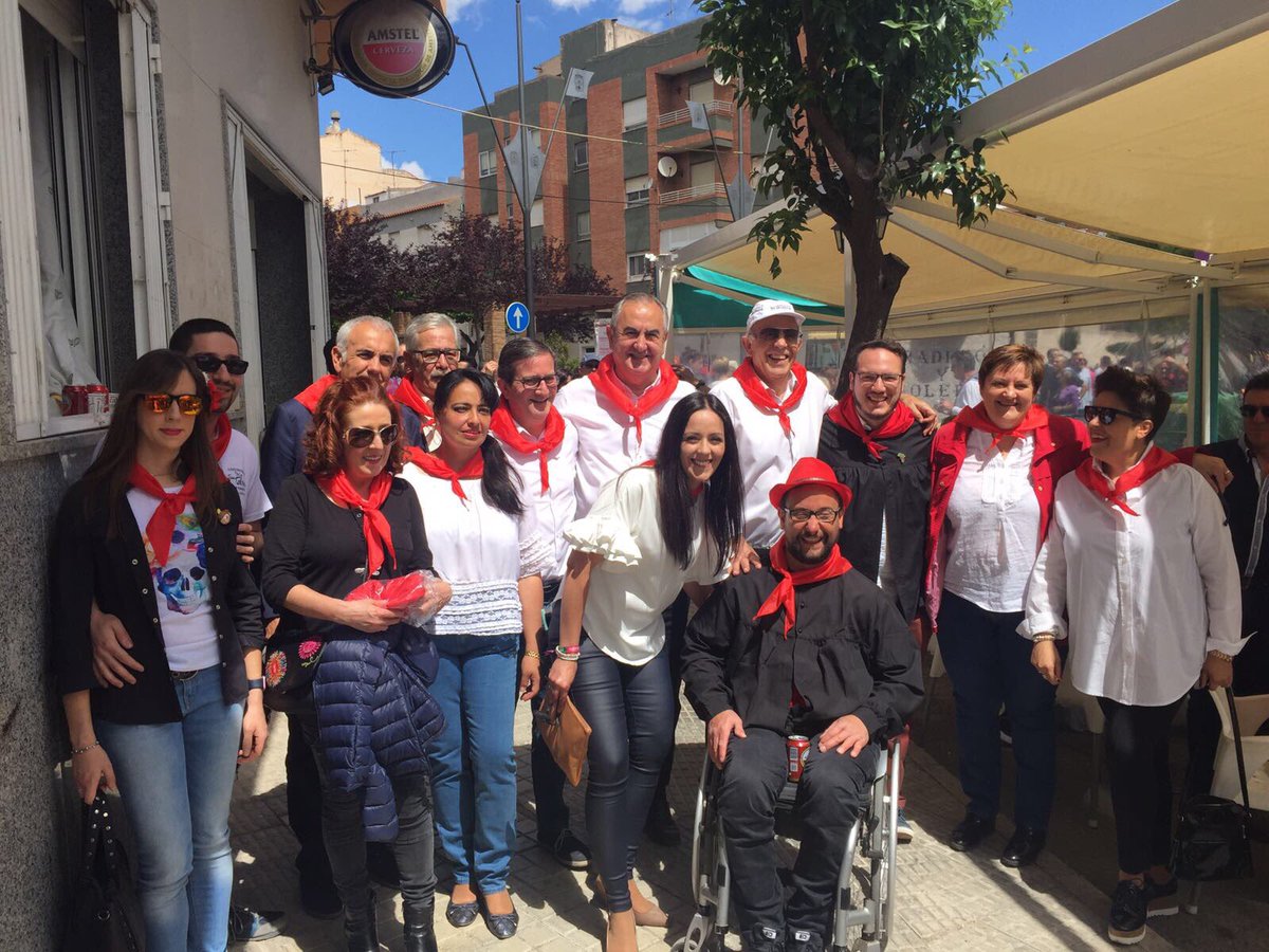 RafaGTovar's tweet photo. Espectaculares las Fiestas de #SanIsidroYecla disfrutando del colorido, alegría y las raíces de un gran pueblo con las carrozas de papelicos https://t.co/8Kx2u2CcrY