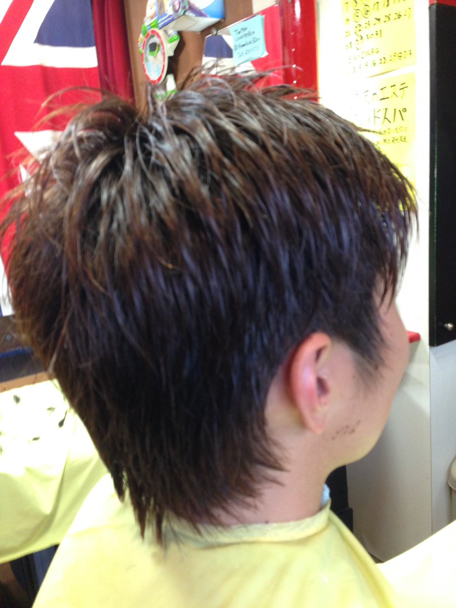 メンズヘアークラブb2 V Twitter 今日のヘアースタイル 前回の友人のヤンキースタイルを見たら ちょっとやってみたそうやったので やってみました ネタには良いかも ちょっとしてみたい人はリクエストしてみてくださいね 途中でやって写メ撮りした後に メンズヘアークラブb2 V Twitter 今日のヘアースタイル 前回の友人のヤンキースタイルを見たら ちょっとやってみたそうやったので やってみました ネタには良いかも ちょっとしてみたい人はリクエストしてみてくださいね 途中でやって写メ撮りした後に