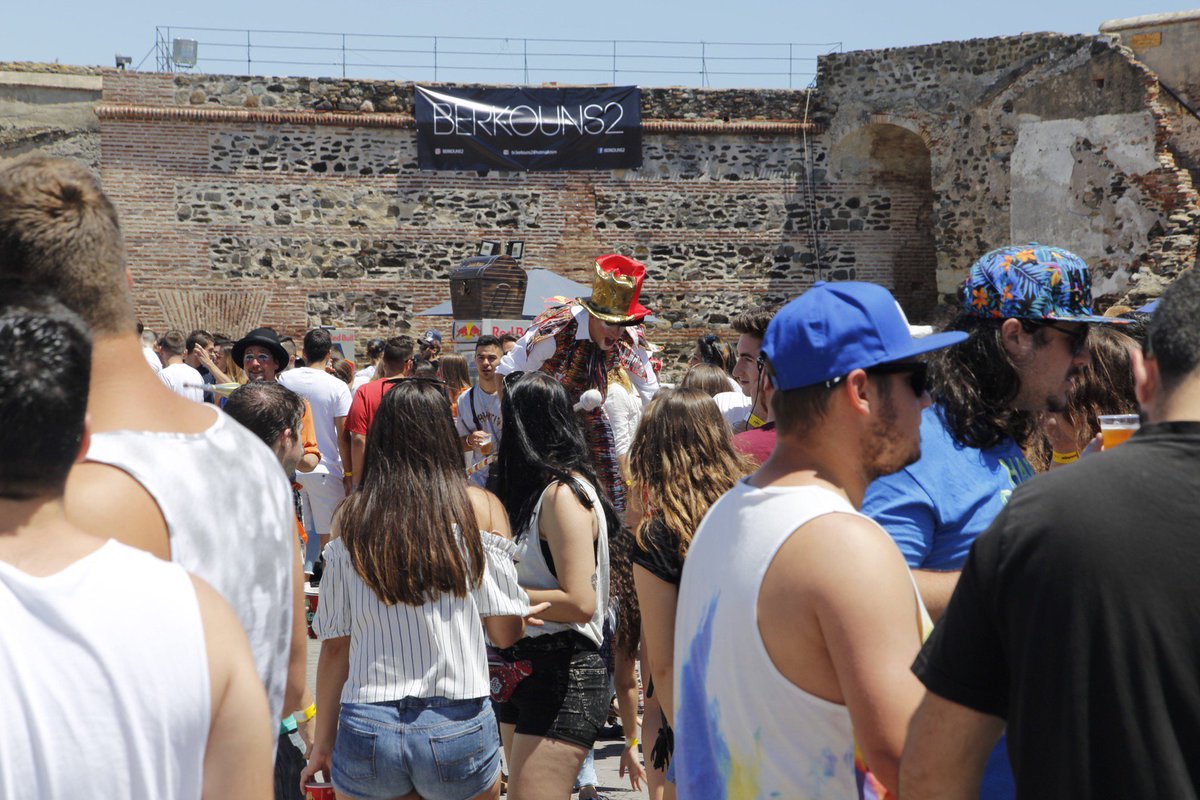 Aquí ya estamos de bailoteo, de cervezas y con ambientazo.
A que esperas ?
Entradas de puerta disponibles, LIMITADAS
#PrimaveraCampus