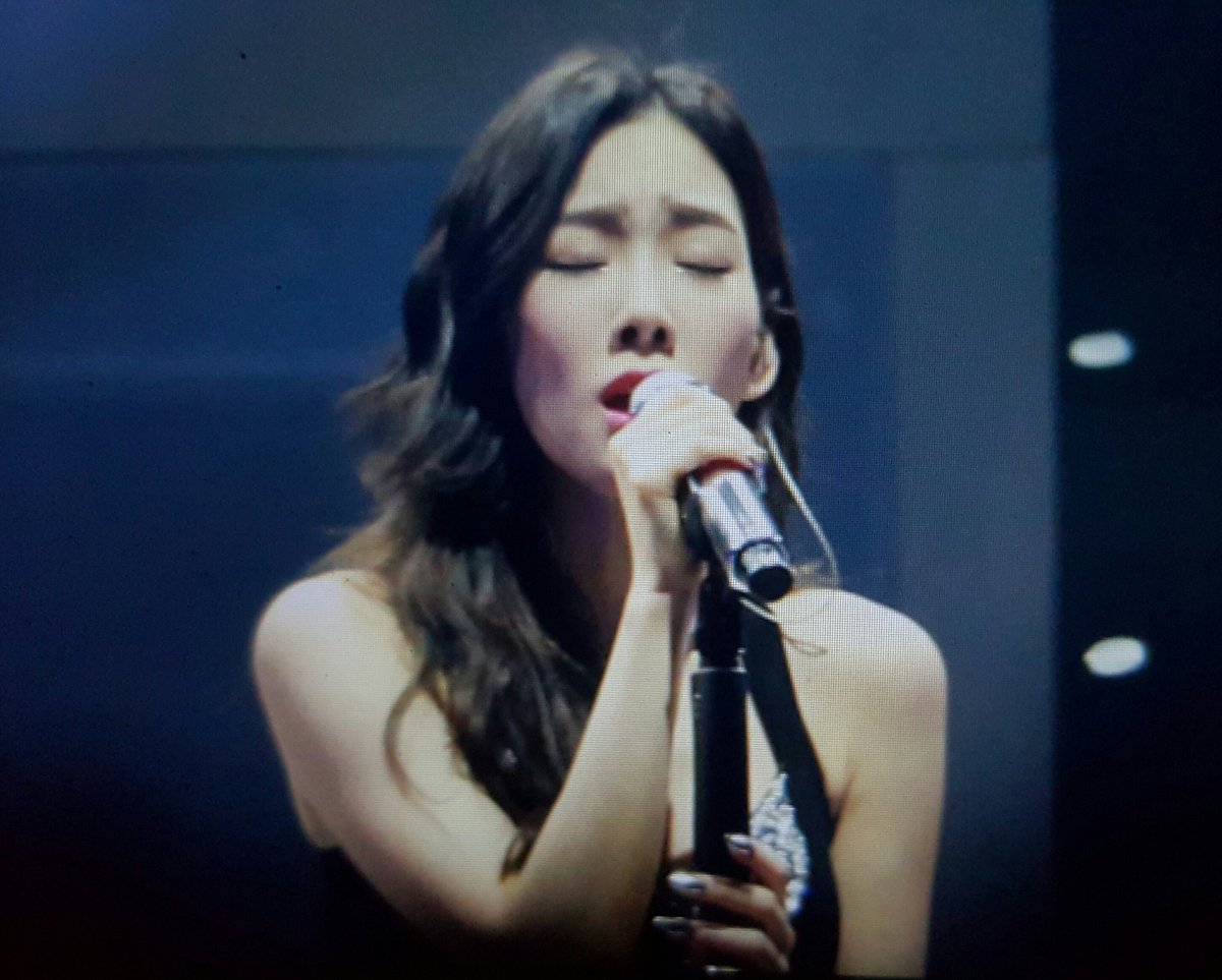 [PIC][12/13/14-05-2017]Hình ảnh mới nhất từ Solo Concert thứ 2 của TaeYeon tại Seoul  - Page 2 C_tUjyTUwAAzPCe