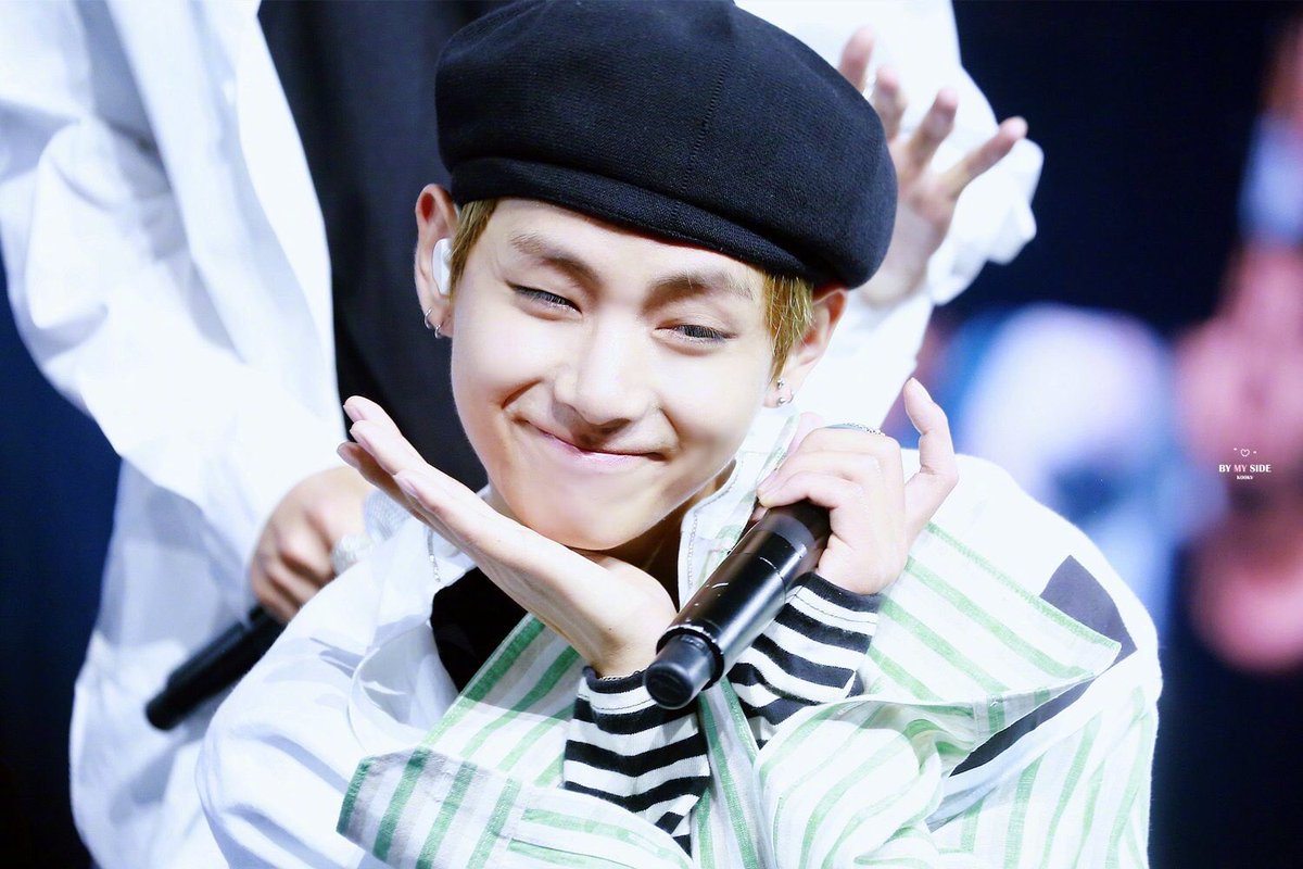 taehyungdaisy's tweet image. when will u stop from being so cute.
I guess never.

#BTSBBMAs