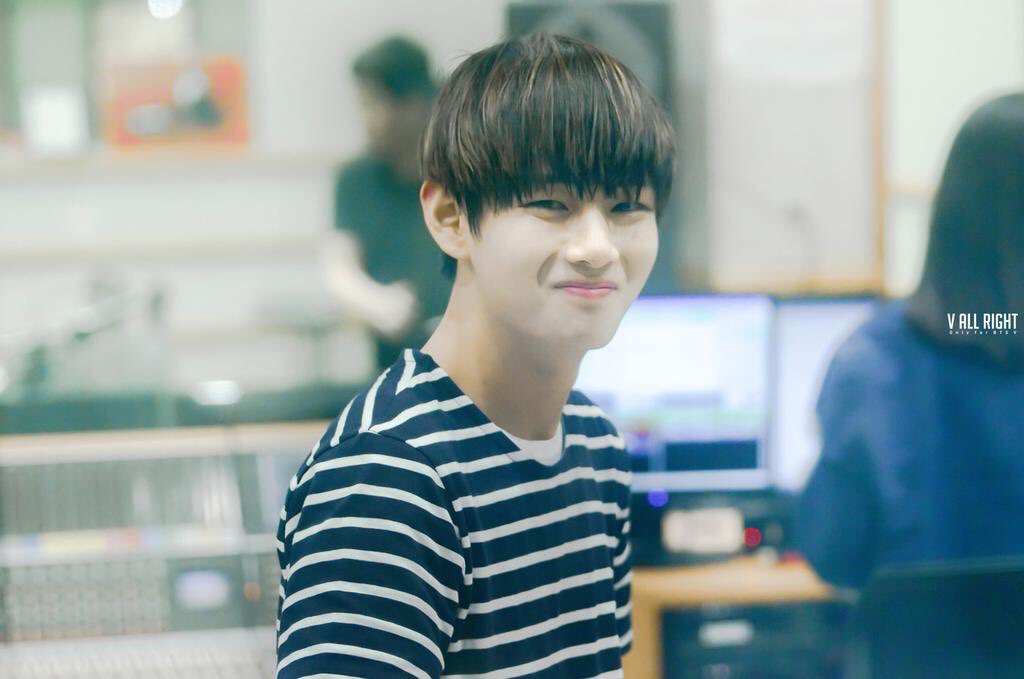 taehyungdaisy's tweet image. when will u stop from being so cute.
I guess never.

#BTSBBMAs