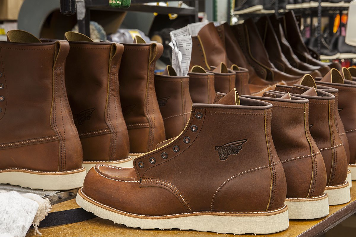 RedWingShoes's tweet image. For workers who value the ability to move freely, Red Wing 6-inch boots are the solution. bit.ly/2q3xV0r