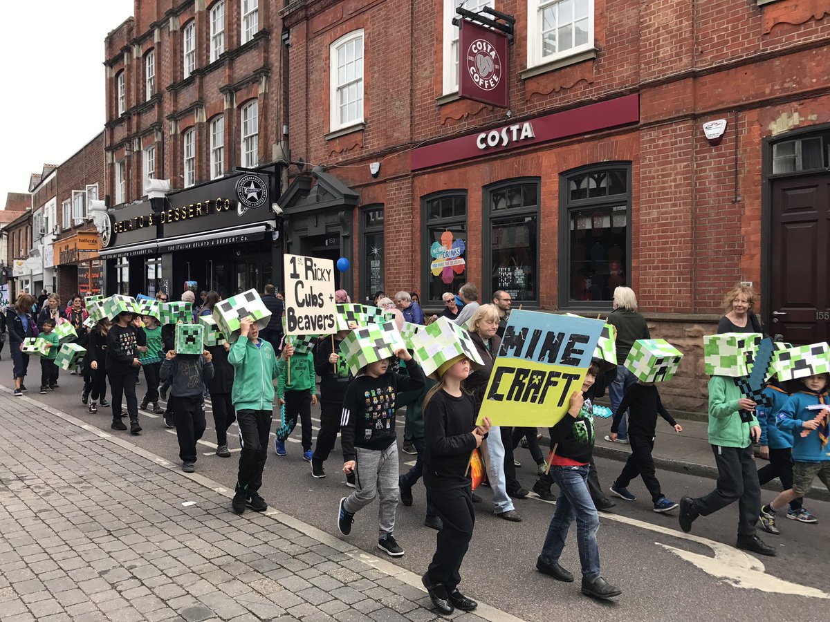 RickyTweetUp's tweet photo. Ricky Parade #RickyWeek https://t.co/XdpnAMUMj3