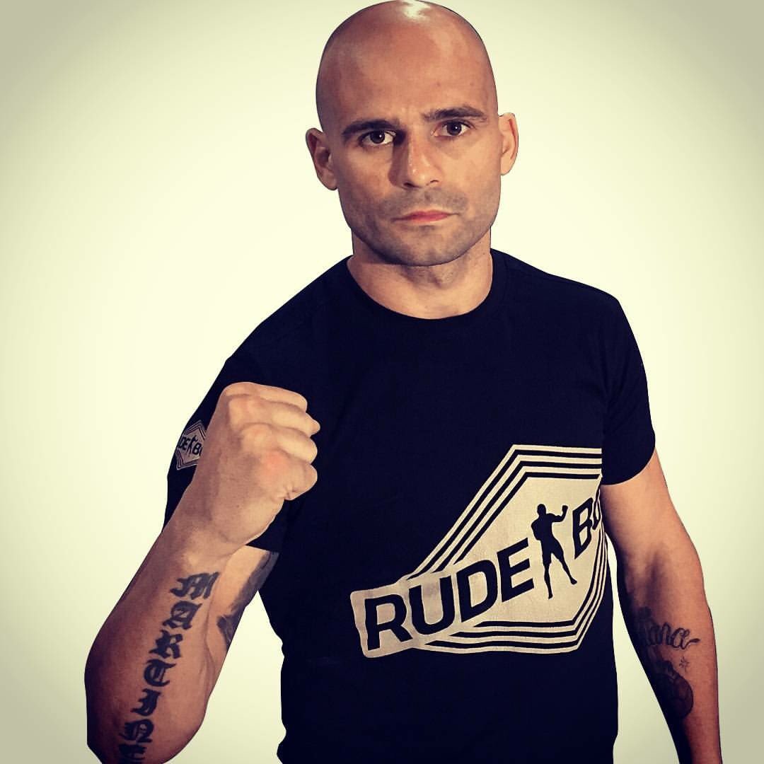 MartnezKiko's tweet image. Muchas gracias a todos por el apoyo recibido. esta noche os intentare brindar una gran pelea como os merecéis. Matar o morir 💨👊🏻