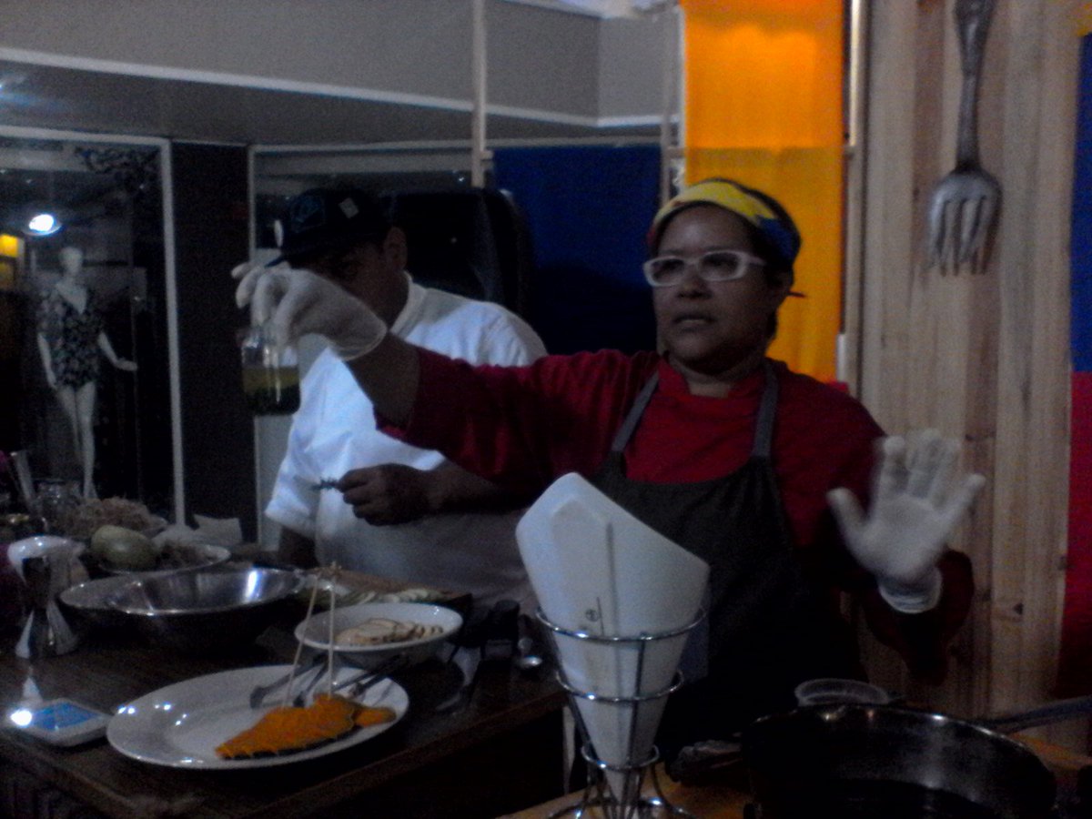 fgmguayanes's tweet photo. Ahora #Pasapaleando  y aprendiendo tips p' ensaladas con ingredientes no convencionales;con @pitterjhonnys @chef_claudia en @pasapaloexpress https://t.co/equhdv5LrY