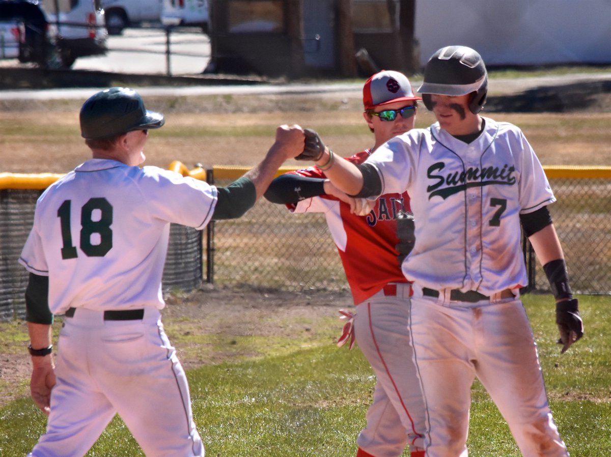 SummitDailyNews's tweet photo. Playoffs ENGAGE: Get live updates starting @ NOON from 4A state baseball regional: No14 Summit vs No18 Thomas Jefferson #sumcosports https://t.co/JIEY7lzqs0