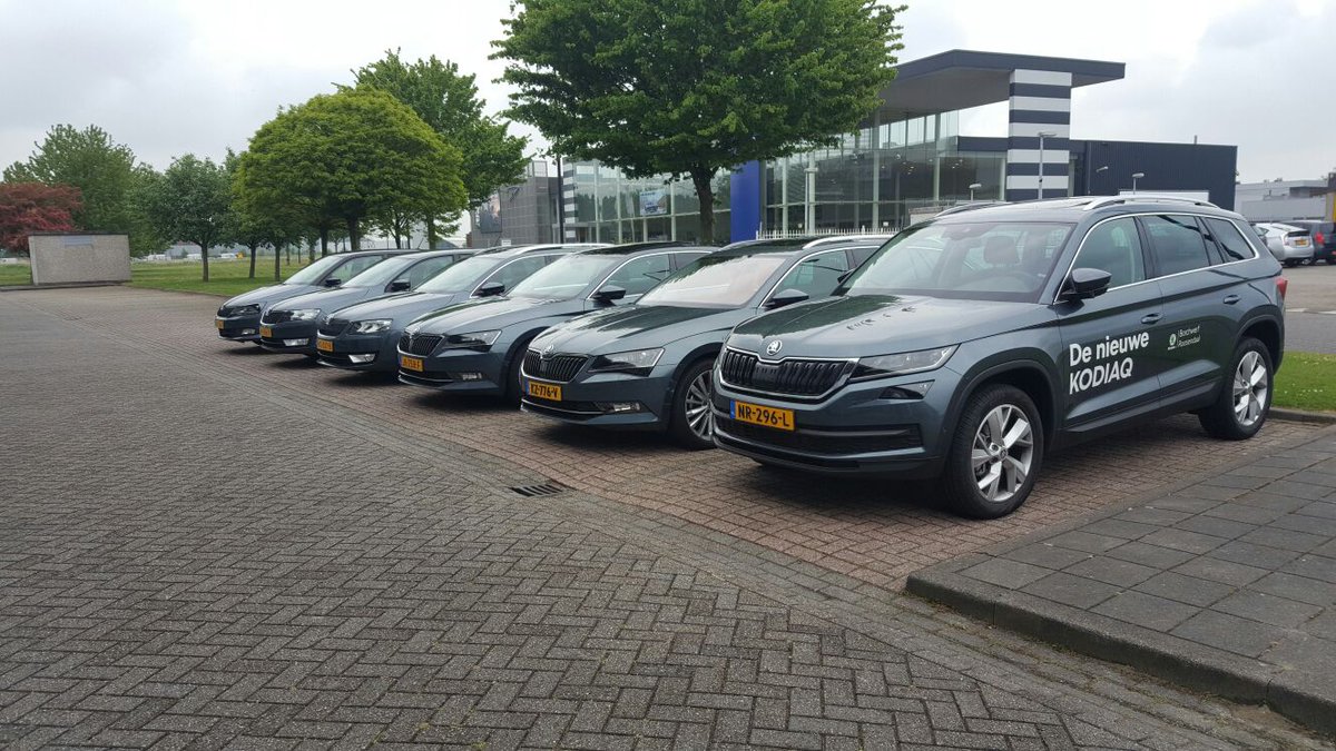 AutoBorchwerf's tweet photo. Het is ŠKODA zaterdag! Welke kleur kiest u? #50shadesofgrey https://t.co/osg5e3oK8U