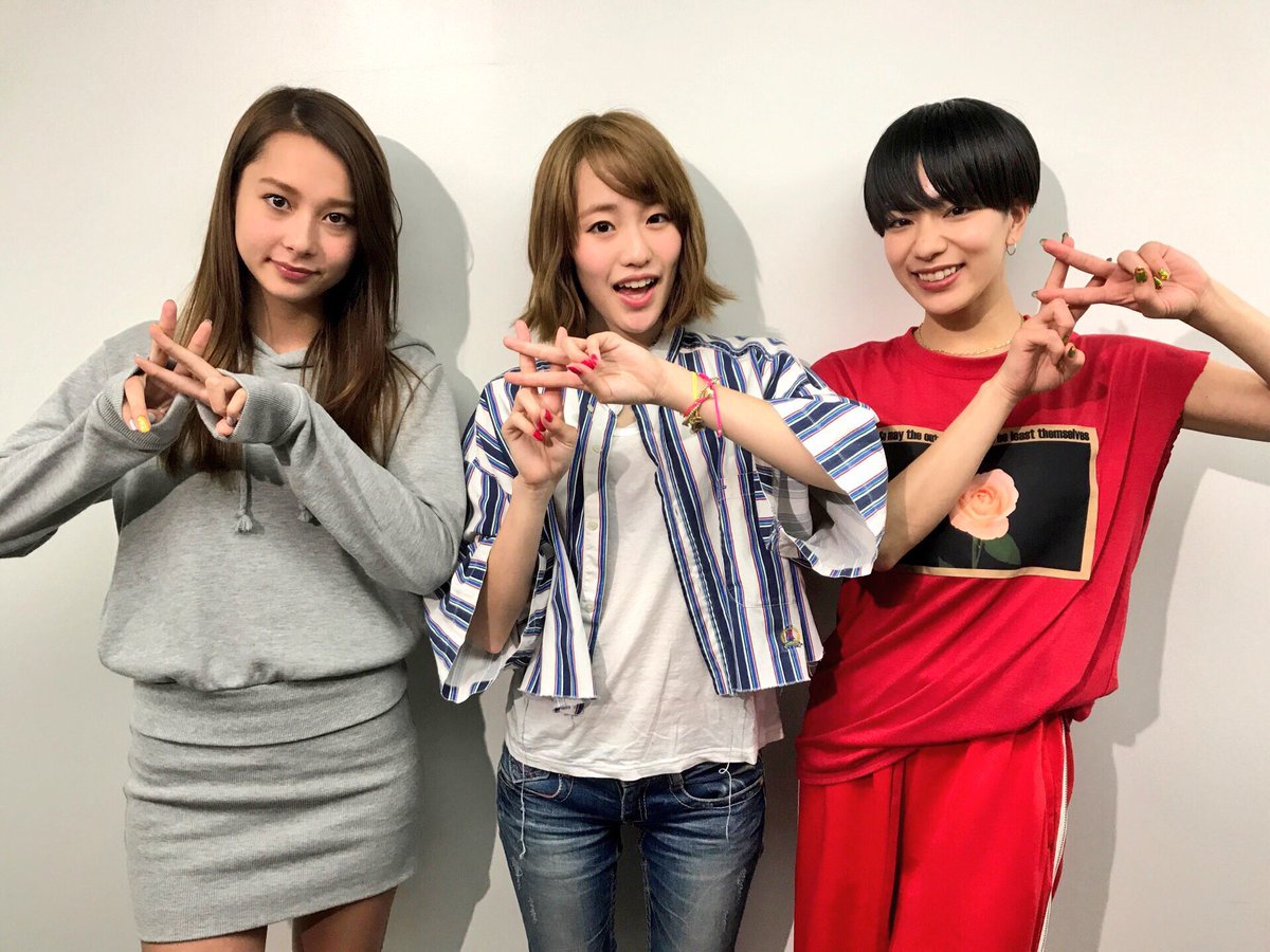 准八 Anderlustdaisuki 今回の新曲すごいカワイいですね Hashtagっていう曲名がもう可愛い です 新曲ほんとに楽しみにしてます そしてジャケ写が洋楽のジャケ写みたいでほんとにかわいいです 絶対発売したら買いに行きますし 会いに行きますね