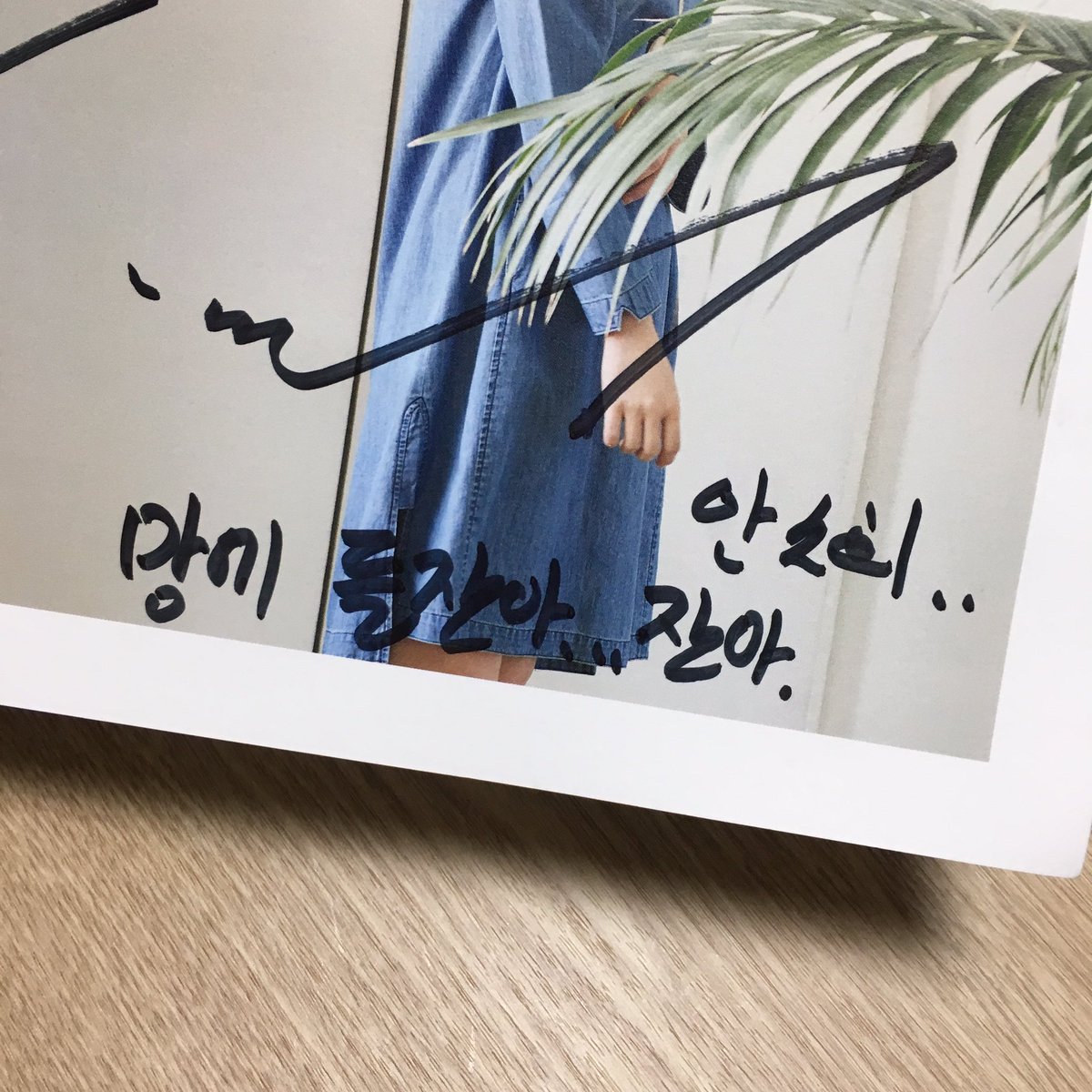 627daily's tweet photo. 팬싸후기
나: (솧프사플뷰 보여주며) 혹시 이사진 기억나여?
솧: (빤히 보다가) 으음!!ㅇㅅㅇ
나: 제가 찍은거에여!
솧: 아!ㅎㅎ (아이컨택 심멎)
나: 소희씨가 프사를 했길래 고마워서ㅜㅠ
솧: 진짜여?아이구.. 고마워여 (하며 ps에 손짓 ㅠㅜ) https://t.co/sTTKNPeeTM