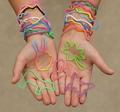 GirlsNoteBook's tweet photo. This generation may have fidget spinners,  but we had silly bands https://t.co/uiJ9EXksX3