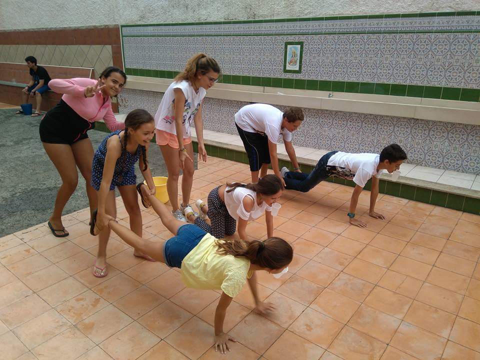 AboraBosco's tweet photo. En el centro juvenil AboraBosco ha llegado el verano antes de tiempo. Se lo han pasado en grande con una gymkhana de agua. https://t.co/hBw2AqN9g0
