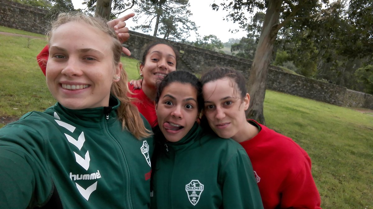 katiazhukova's tweet photo. Partido contra #AtlGuardes hoy a las ⌚19:00⌚ , antepenúltimo de la #LigaLoterias 💪💪 #ElcheMustang ⚽✋ #MasCojonesQuePalmeras https://t.co/e0gIhxqIA5