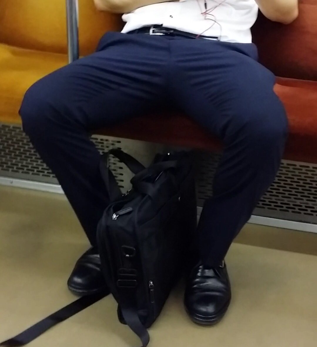 圭太 on X: 大股開きのリーマン t.co8NFWF7Le9C  X
