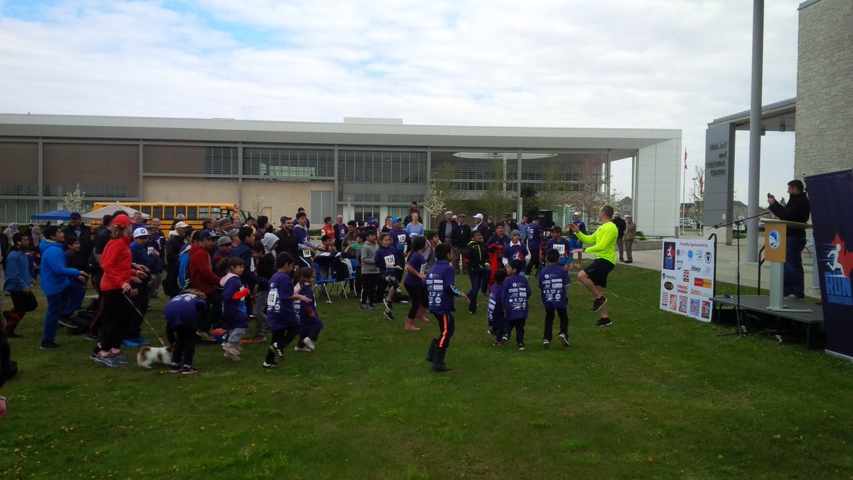 RunForBradford's tweet photo. Let's warm up for another fun run! #Run4BWG https://t.co/KcZq8YcLU9