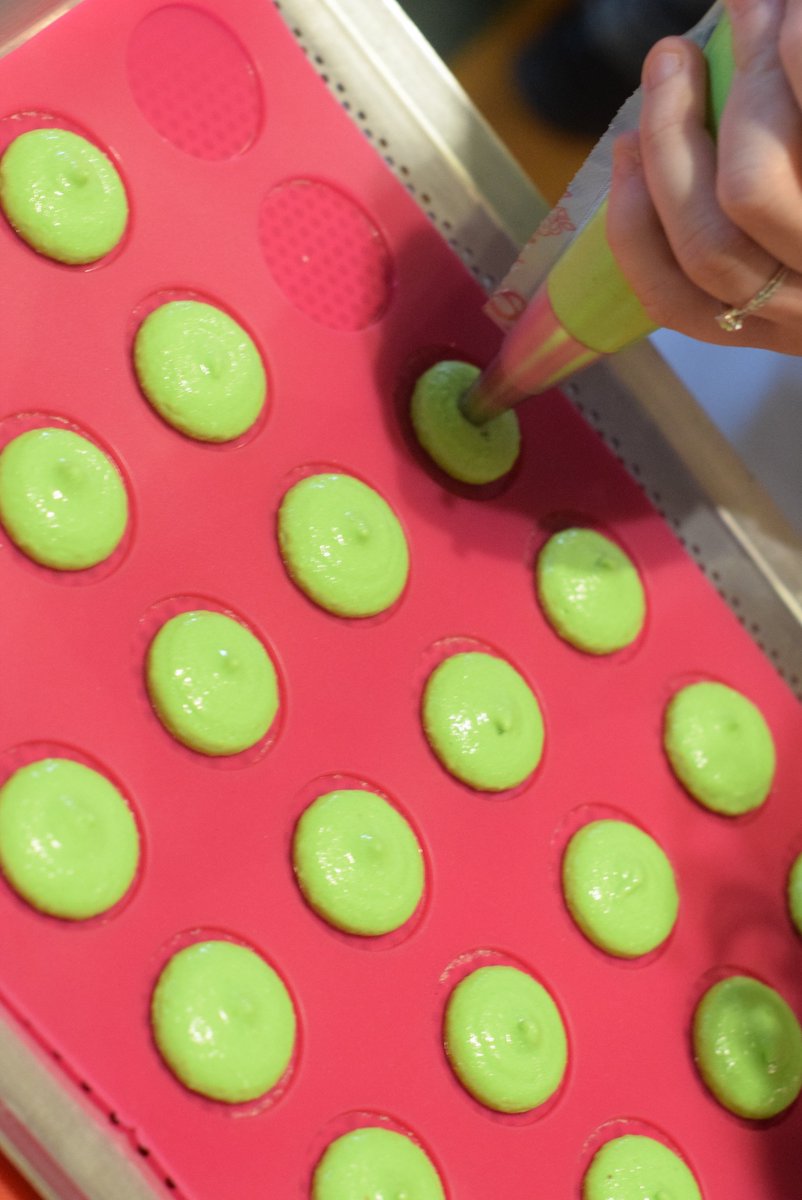 La FINALE Jour J ! À suivre en #LIVE (direct photos et vidéos) sur la page facebook/CMMacaronAmateur.   #ConcoursMacaronAmateur