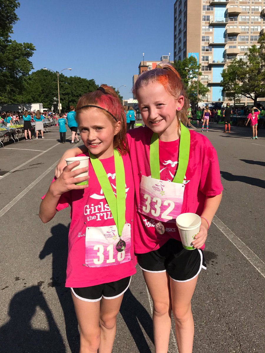 gotrstl's tweet photo. Girls are STRONG! #gotrstl5k #gotrstl #unstoppable 🏅🏃‍♀️💗💚 https://t.co/I6dpz98YbR
