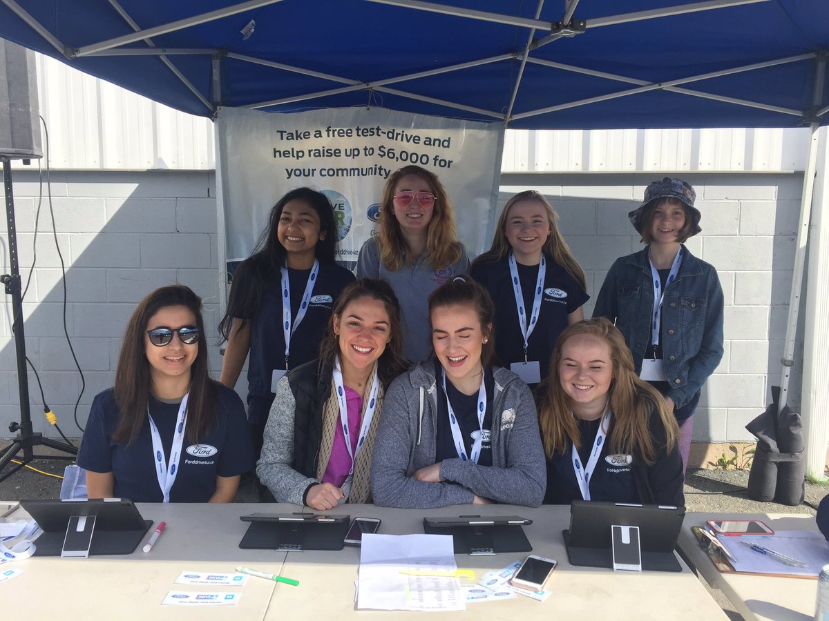 _DHSinteract's tweet image. Club members at the ford fundraiser! You have until 3pm to come out and test drive a car 🤗 (must be 21 or older)