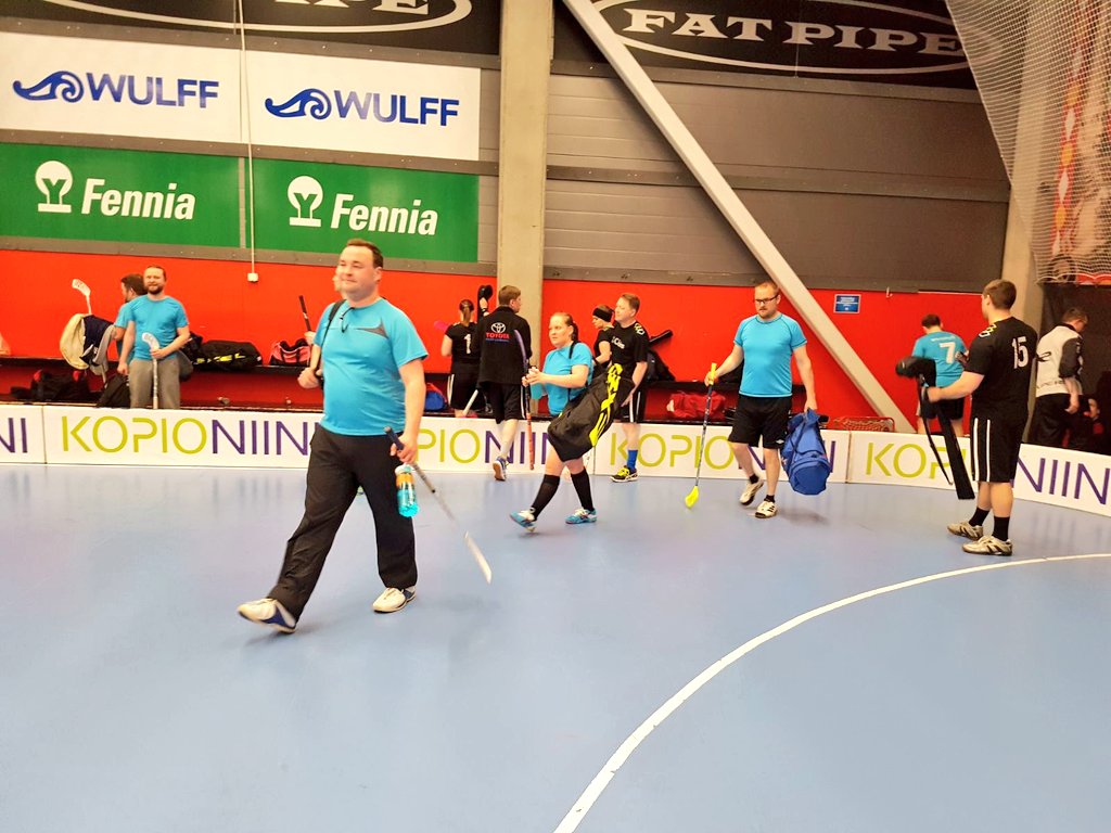 EvitecSolutions's tweet photo. Semifinaalivoitto Evolvitille! Selkeästi treeni on tuottanut tulosta. #Tiimityö #Evolvit #Työpaikkasalibandy @Salibandyliiga https://t.co/z9QTlhMix4