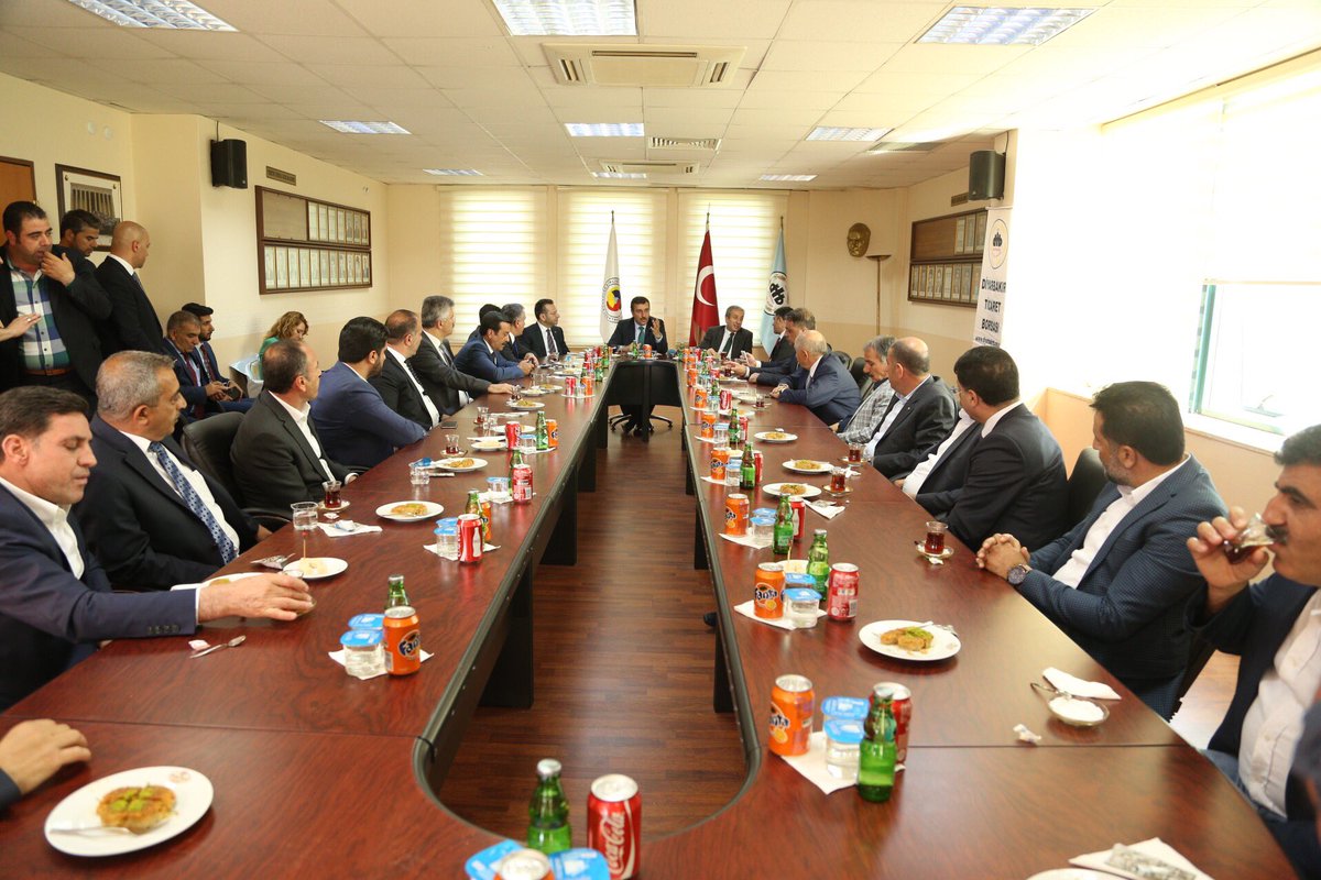 #Diyarbakır Ticaret Borsası, Ticaret ve Sanayi Odası üyeleriyle bir araya gelerek sorun ve talepler üzerine toplantı gerçekleştirdik.