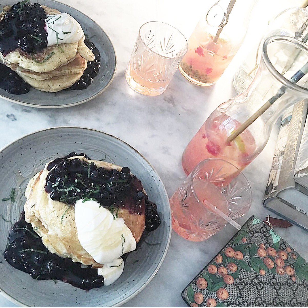 A weekend isn't complete without the obligatory stack of pancakes 🥞 <a href="/QueenswoodLDN/">Q U E E N S W O O D</a>