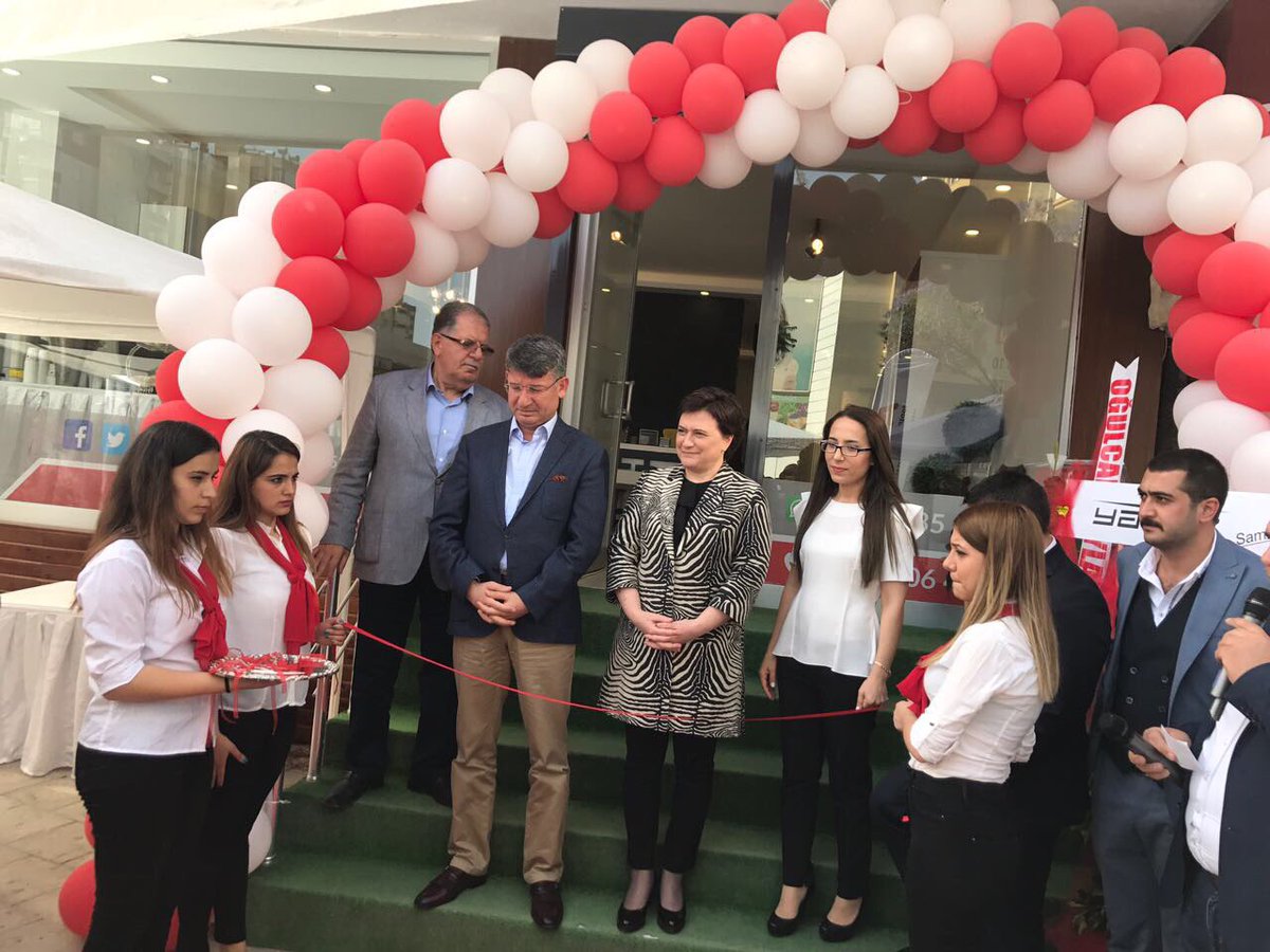 avfikretyeni's tweet image. Bera mobilya tasarım ve inşaat'ın açılışını gerçekleştirdik. Allah hayırlı işler nasip etsin.