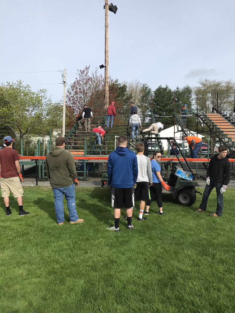 BiddHSAthletics's tweet photo. What a community effort at Waterhouse! https://t.co/5elelUAGhz