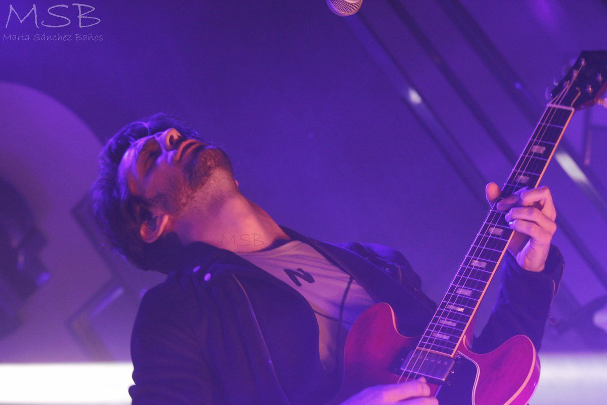 lapropuesta_web's tweet photo. .@dvicioficial en el @TeatroBarcelo de Madrid #DvicioenConcierto en https://t.co/vTOdYN59x4 por @MartaSancheez @SonyMusicSpain @planetevents https://t.co/CF6ovhgWZ2