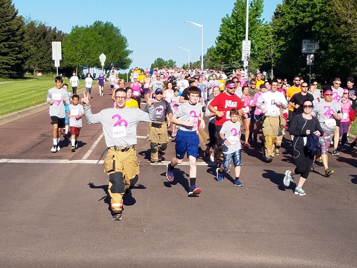 Please be aware of all the runners and walkers in SE SF this morning!! /794