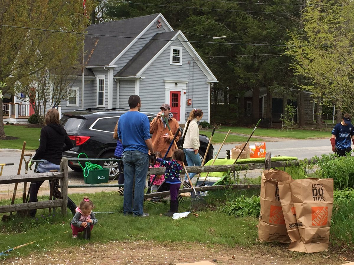 BukerSchool's tweet photo. A nice turnout for our garden clean up this morning. Thanks to everyone for helping out. #bukercommunity https://t.co/KrWqCWszuM