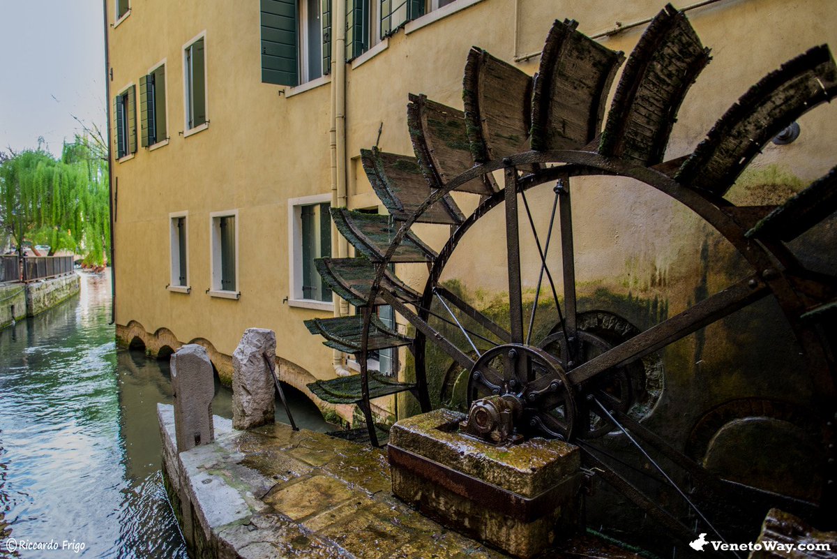 VenetoWay's tweet photo. Il Canale dei Buranelli #Treviso #VenetoWay #AlpiniAdunata2017 #13Maggio 😀😀😀😀 se vuoi conoscere il #Veneto visita https://t.co/vOHecHT7ms https://t.co/ya82ugQ1TA