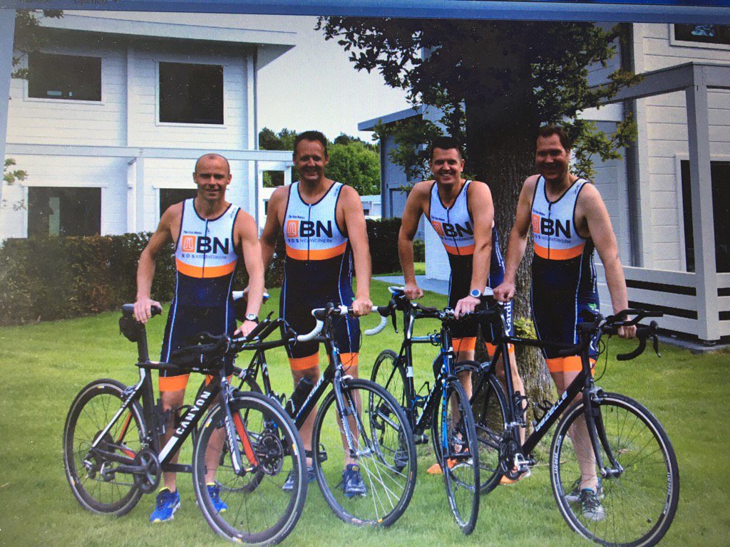 Triatlonteam The Iron Mates start morgen het seizoen in Bilzen. Bos Nieuwerkerk als hoofdsponsor.Klasse