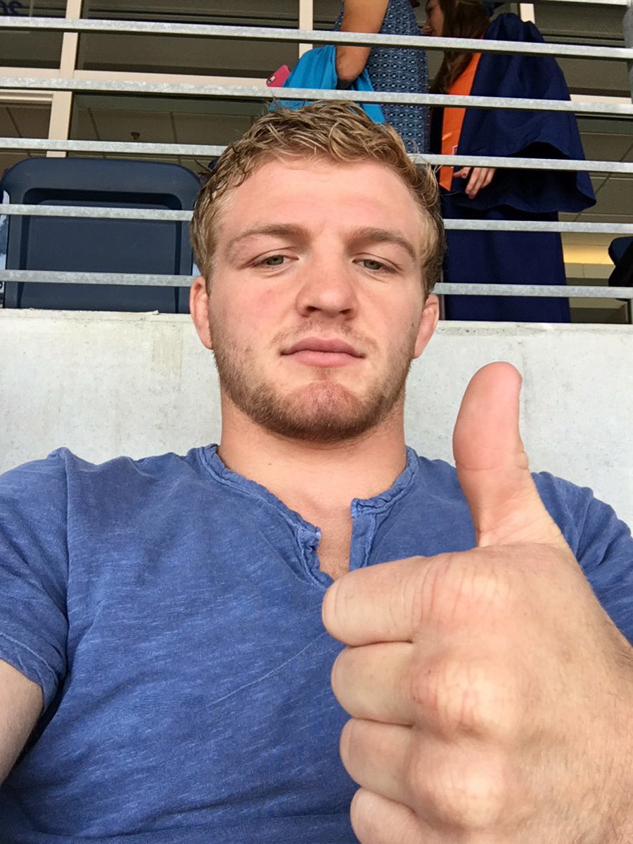 brock_ervin's tweet photo. #illinois2017 congrats grads https://t.co/YdAtTdpHgu