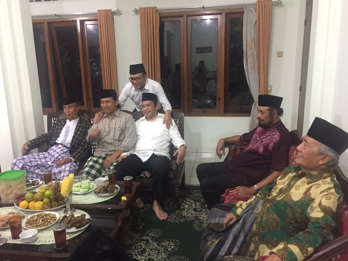 Sukirman_Kir's tweet photo. Dua kader terbaik PKB @hanifdhakiri @marwan_jafar FORJATENG dikediaman Beliau KH Mahfudz Ridwan, Salatiga. @cakiminpkb @yusuf_ch @masbams70 https://t.co/MG6gVlnhst
