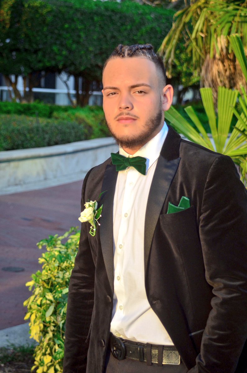 Logicxmindz's tweet photo. #Prom2k17 https://t.co/SJIh64ArXQ